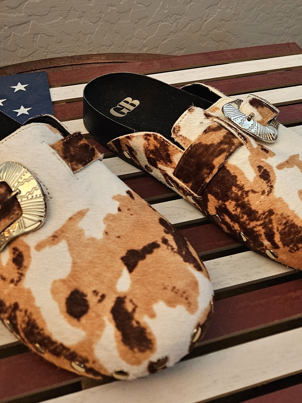 Giani Bini Cowhide Print Slip-On Mules in Brown and Cream- NWOT - Picture 2 of 4